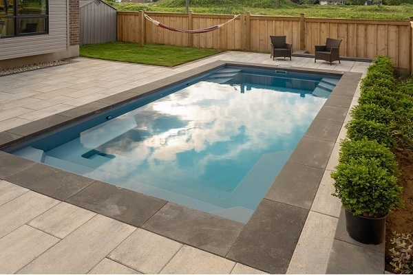 dark-coping-around-pool